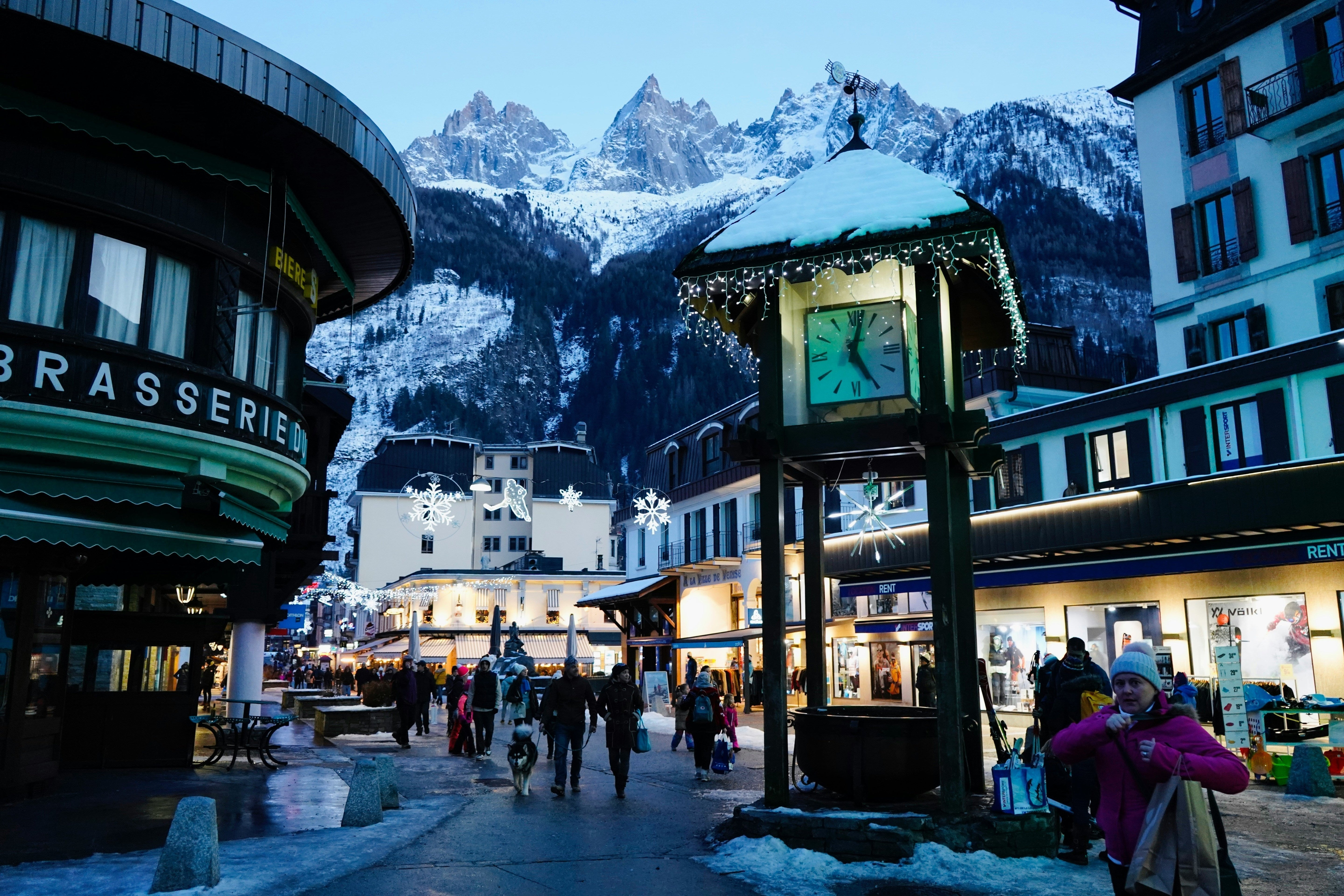 Rue piétonne en hiver de Chamonix Mont Blanc